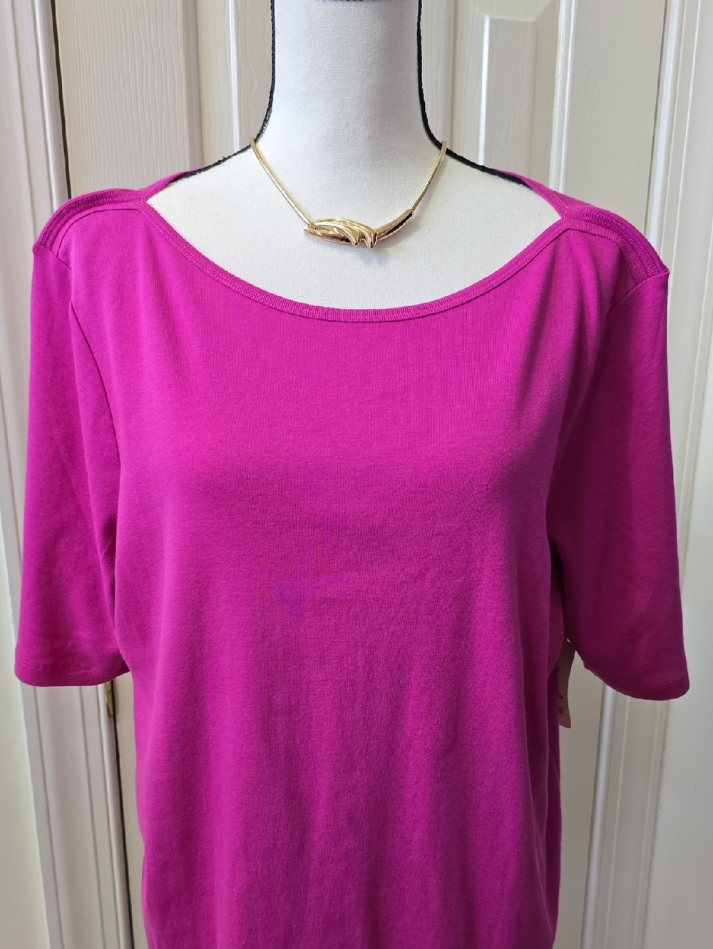 ST. JOHN'S BAY BRAND WOMEN'S PLUS MAGENTA SHORT SLEEVES BOATNECK TEE-SHIRT XXL